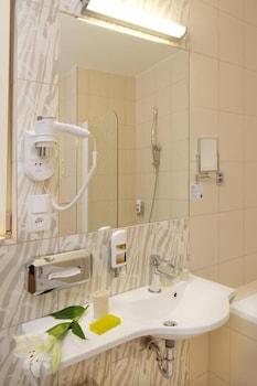 1.republic Hotel 4*